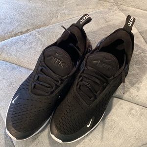 Nike youth 270